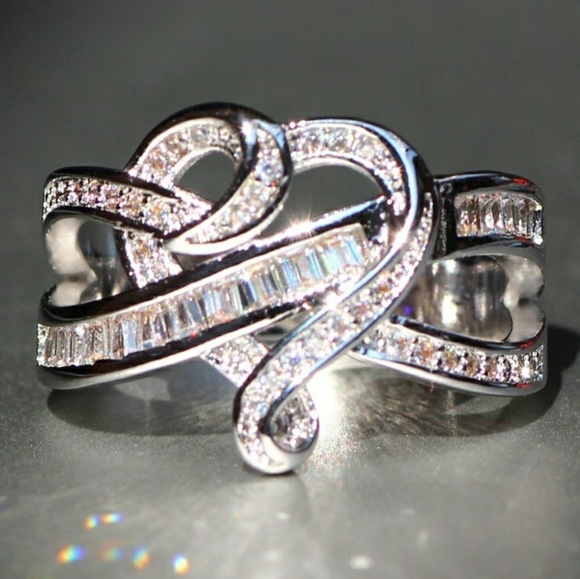Jewelry - Heart Knot Ring